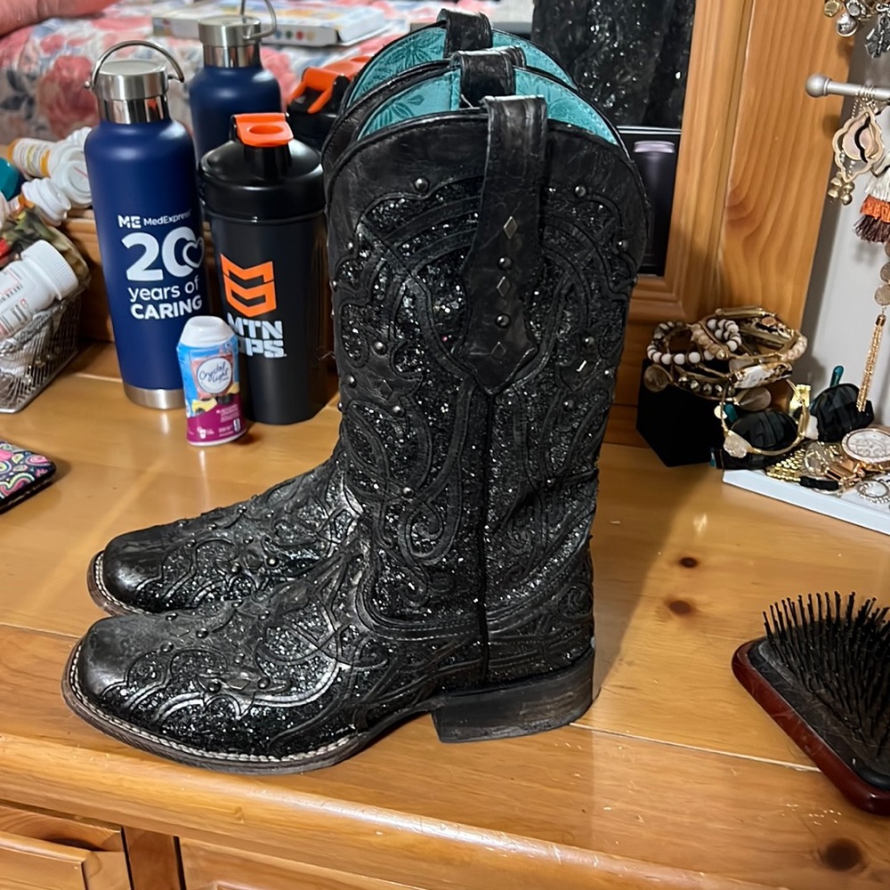 CORRAL WOMEN'S BLACK GLITTER INLAY & STUDS WESTERN BOOTS - SQUARE TOE